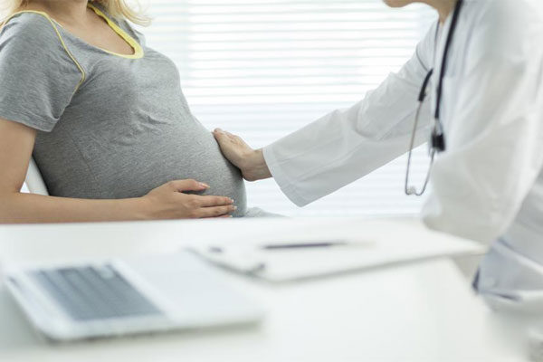 در سه ماهه سوم بارداری چه معایناتی انجام می شود؟