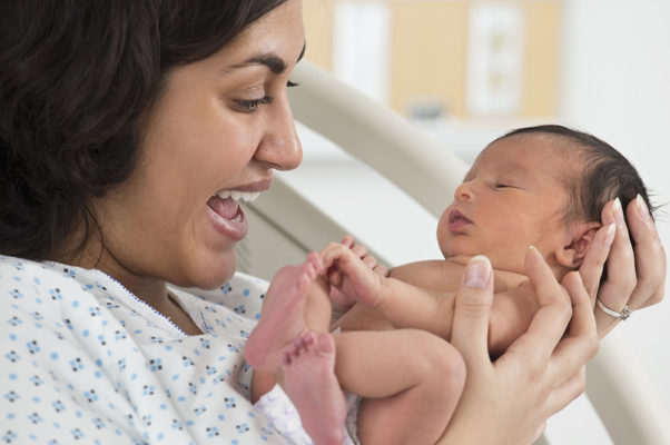 تاثیر روش های مختلف زایمان بر روند شیردهی نوزاد