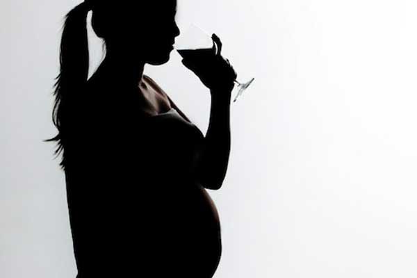 آیا بوی سیگار هم در بارداری خطرناک است؟