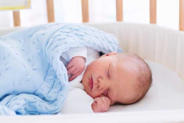 نوزاد در هر سنی چقدر باید بخوابد؟