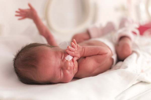 علت وزن کم نوزاد هنگام تولد چیست؟