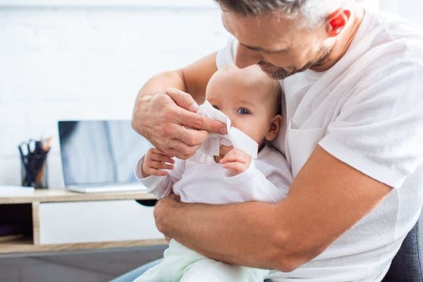 بالا آوردن شیر از بینی نوزاد