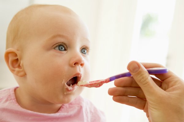 تغذیه نوزاد هشت ماهه | مراقبت های نوزاد هشت ماهه