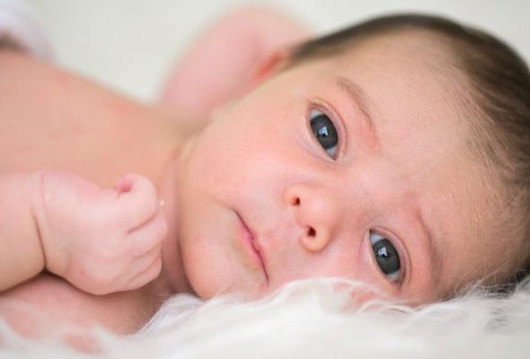 چرا رنگ چشم نوزاد بعد از مدتی تغییر می کنه؟
