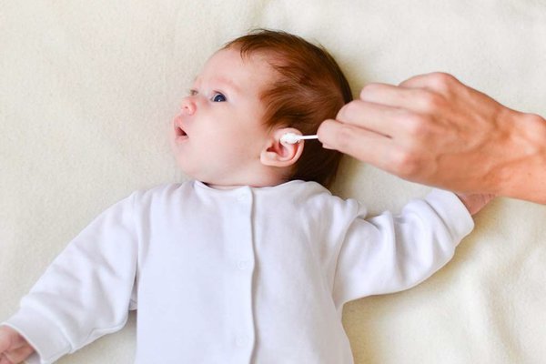 گوش نوزاد رو با چی تمیز کنیم؟