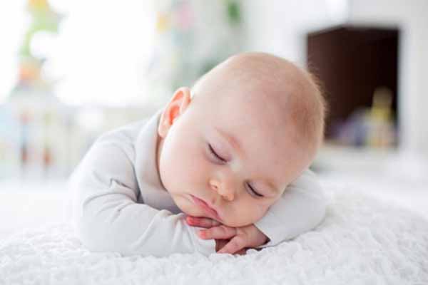 نشانه های خواب دیدن نوزاد چیست؟