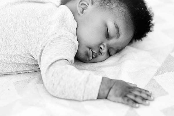 آیا دمر خوابیدن برای نوزاد خطرناک نیست؟