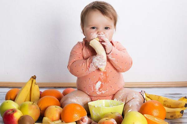 از کی خوبه به نوزاد میوه بدهیم؟ اول کدام میوه رو بدهیم؟