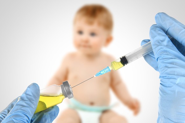 واکسن زدن نوزادان