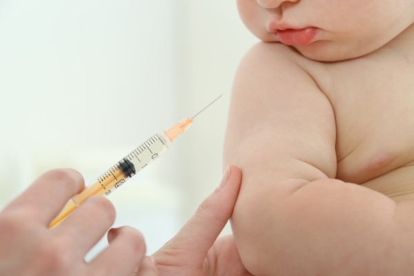 واکسن زدن نوزادان