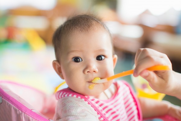 غذای کمکی چی خوبه به نوزاد ۶ ماهه بدیم؟