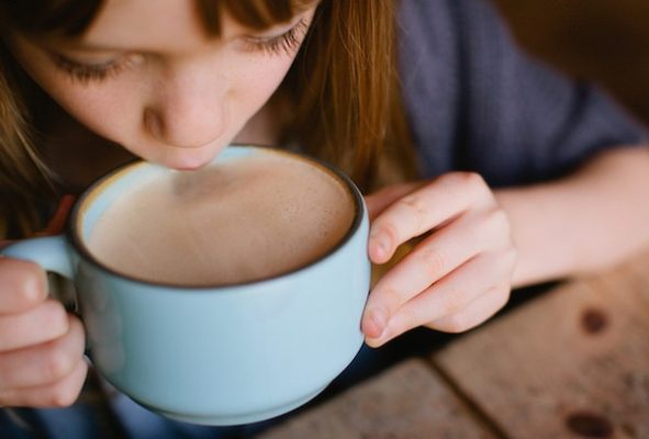 ایا کودکان هم می توانند قهوه بنوشند؟