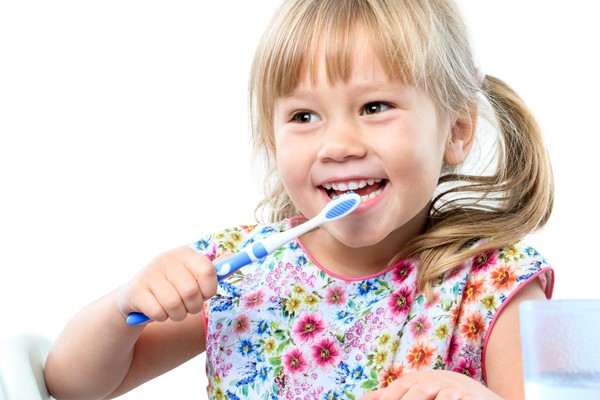چطوری از سیاه شدن دندان کودک با قطره آهن جلوگیری کنیم؟