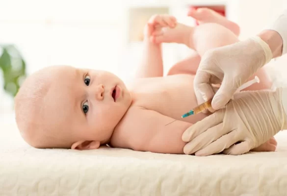 عوارض بعد واکسیناسیون نوزاد چیست؟